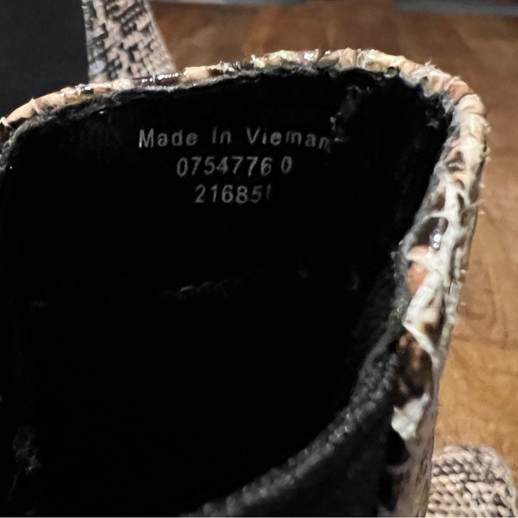 NWOT Monki Women’s faux snakeskin ankle boots 7.5 - Picture 13 of 16
